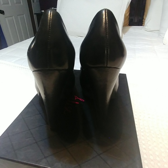 Black heels - Picture 5 of 6